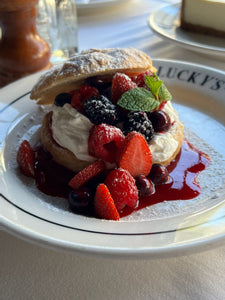 Louis John talking desserts and fashion with MJ journalist Claudia Schou at Montecito's San Ysidro Ranch and Lucky's Steak House!